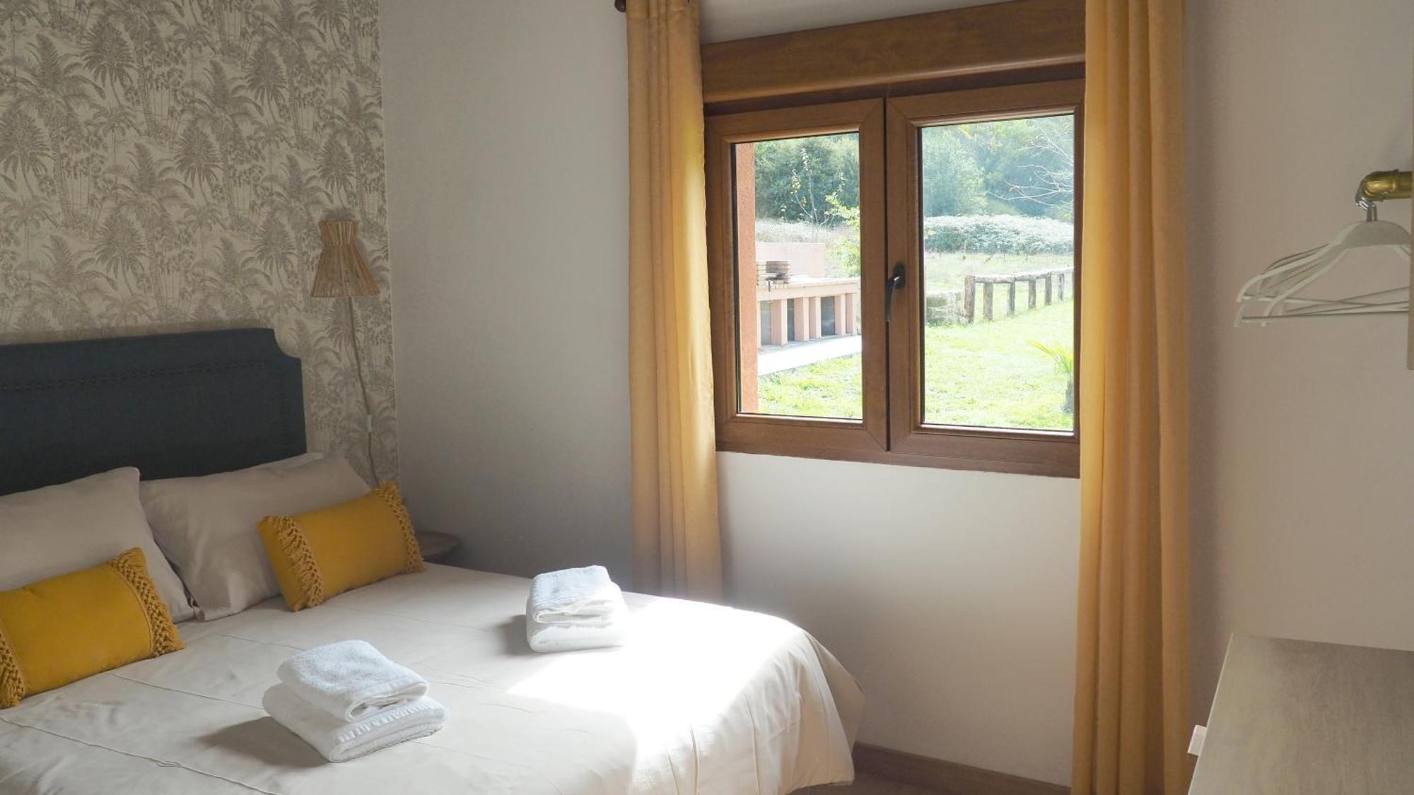 Apartamentos Muralla Sacra Sober Exteriör bild