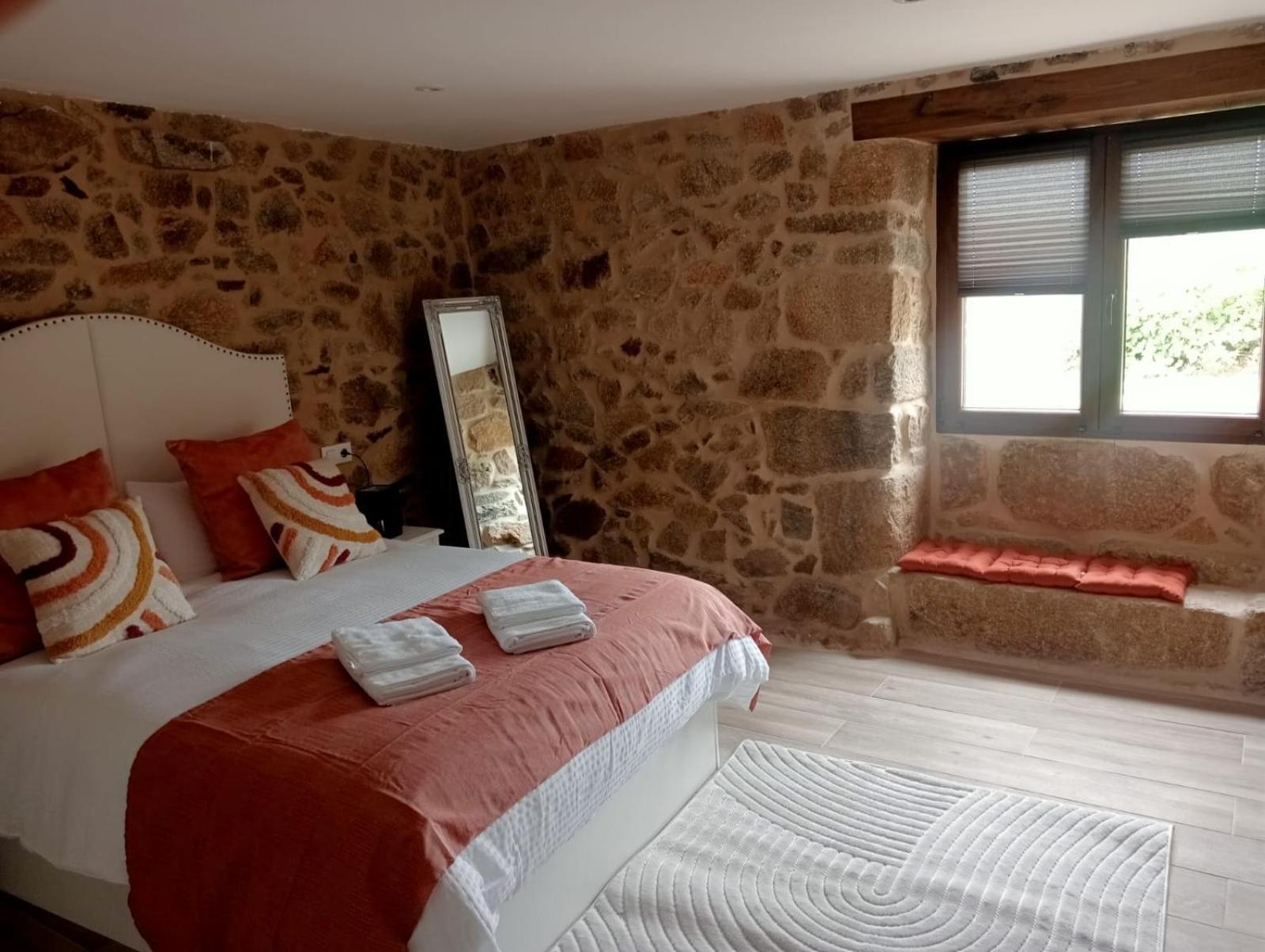 Apartamentos Muralla Sacra Sober Exteriör bild