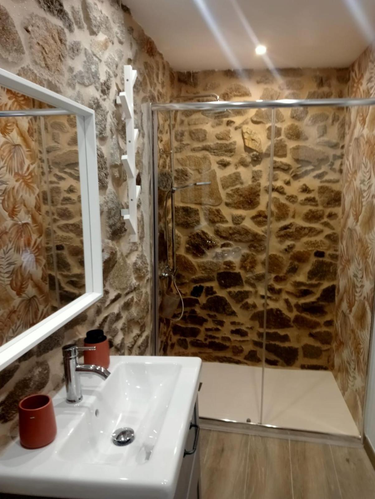 Apartamentos Muralla Sacra Sober Exteriör bild